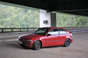 Test ojetiny: BMW e46 Compact – nejošklivější bavorák nebo ideální auto na začátek?