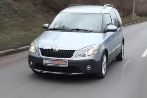 Je snad Škoda Roomster Scout 1.2TSI auto do terénu, má pohon 4x4?