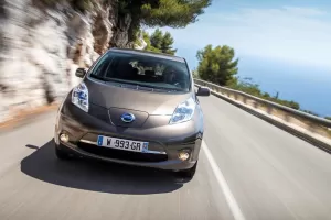 Nissan LEAF 2016 zdolá na jedno nabití 250 km