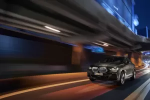BMW X6 opět narostlo a dostalo podsvícenou masku
