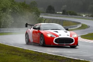 Aston Martin V12 Zagato – Křest ohněm…