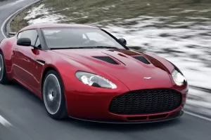 Aston Martin Vantage V8 pro rok 2012