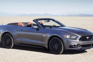 Ford Mustang v roce 2016 ještě blíže tradici