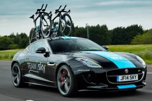 Jaguar F-Type R Coupe pro Tour de France