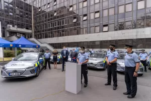 38 vozů Hyundai Ioniq Electric v barvách Policie ČR míří do služby