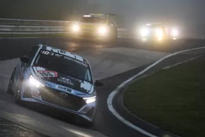 Hyundai i20 N debutoval ve 24hodinovém závodě na Nürburgringu