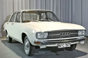 Audi 100 let? - Divné počty
