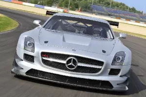 Mercedes-Benz SLS AMG GT3 - Na okruhu