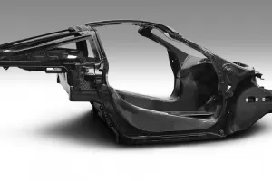 McLaren 720S: Nástupce 650S ukazuje karbonový monokok druhé generace