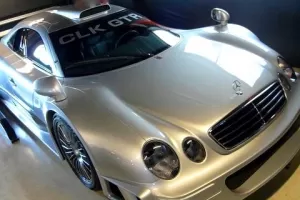 Mercedes-Benz CLK GTR: Kupte si závodní speciál za padesát milionů