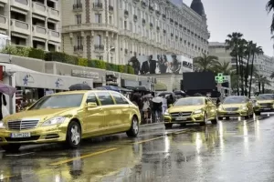 Mercedes-Benz: zlatá flotila pro festival v Cannes
