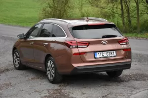 Galerie - Minitest Hyundai i30 kombi 1.6 CRDI: Po hrbolech pluje. Ale bude to stačit? - AutoRevue.cz