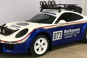 Moderní Porsche 911 pro Rallye Dakar? Tato stavba uctívá slavný závoďák 953