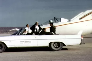 Nádherný Pontiac Catalina sloužil u NASA. Seznamte se s tahačem záchranných modulů