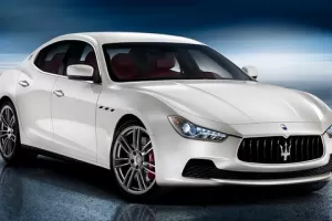 Naftové Maserati Ghibli vyrazí k zákazníkům se spotřebou 6,0 l/100 km