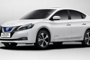 Nissan vložil pohonné ústrojí Leafu do sedanu Sentra, výsledkem je Sylphy ZE