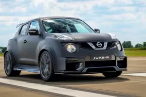 Nissan Juke-R 2.0 jde do výroby. Vznikne maximálně 17 kusů