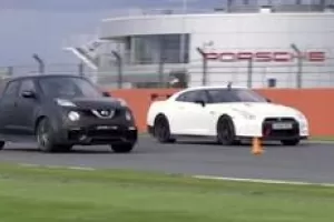 Nissan Juke-R 2.0 vs. dárce jeho orgánů. Kdo je rychlejší?