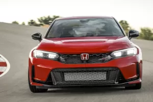 Nová Honda Civic Type R konečně prozradila svůj výkon! O kolik si polepšila?