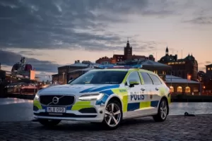 Nové Volvo V90 se hlásí do služby. Pomáhat bude švédské policii