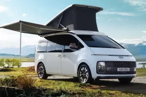 Nový Hyundai Staria má obytnou verzi na super peníze. Lounge Camper přitom nabídne luxusní výbavu!