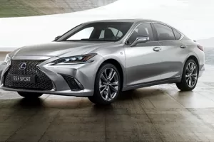 Nový Lexus ES oficiálně. Hybrid slibuje spotřebu 4,7 l/100 km