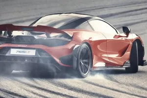 Nový McLaren 765LT je pomalejší než dárce jeho techniky. Má to dobrý důvod