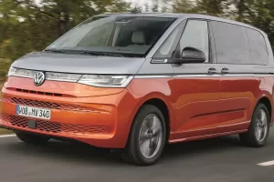 Nový Volkswagen Multivan má české ceny! Za dva miliony z něj pořád stříká luxus