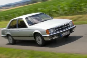 Opel Commodore C (1982) nás odvezl proti proudu času