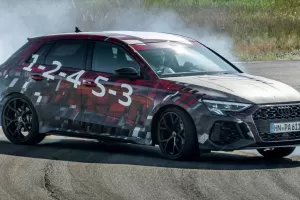 Audi RS 3 oficiálně odhalilo techniku. Má pětiválec, 400 koní a umí driftovat