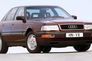 Audi V8 (1988-1993): Luxusní pokus s vidlicovým osmiválcem