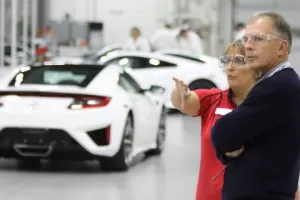 Acura dovolí majitelům modelu NSX nahlédnout do výroby jejich vozu