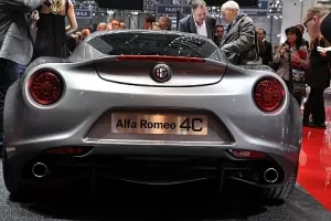 Alfa Romeo 4C váží pouze 895 kg. V Evropě bude stát 60 000 euro