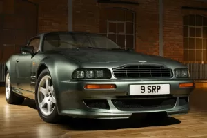 Aston Martin V8 Vantage V550 slaví 30 let. Supersilná verze dozrála do ceněné klasiky