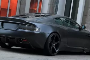 Aston Martin DBS od Andersonu ve stylu Jamese Bonda