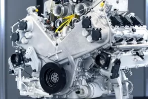 Aston Martin detailně ukázal nový motor V6 turbo. Video je plné krásných detailů
