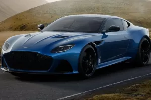 Aston Martin modernizuje nabídku: DB11 V8 je silnější, DBS už není Superleggera