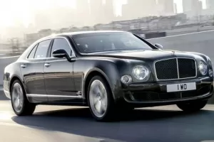 Bentley Mulsanne Speed: 2685 kg, 1100 Nm, 4,9 s, 305 km/h