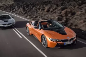 BMW i8 Roadster: Střechu stáhne za 15 sekund, na elektřinu ujede 53 km