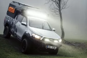 Česká Toyota si nechala postavit expediční Hilux. V úpravě za více než milion ho jen tak něco nezastaví