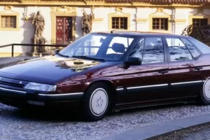Citroën XM byl oblíbenou volbou diplomatů. Na silnici působil jako cestovatel z jiné planety