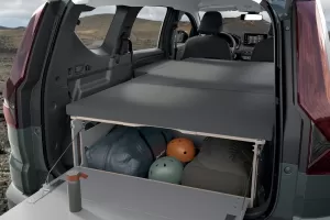 Dacia má geniální spací vestavbu pro Jogger. Za skládací postel a schránku dáte jen 35 tisíc!