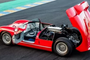 Do aukce jde Ferrari, které 2x vyhrálo Le Mans. Poprvé s jinou identitou