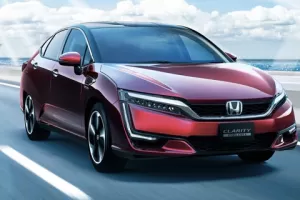 Elektrická Honda Clarity ujede na jedno nabití jen 129 km. Přesto bude prémiová