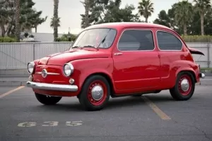 Fiat 600 z roku 1959 má vysokootáčkové tajemství. Je z něj bláznivý sleeper