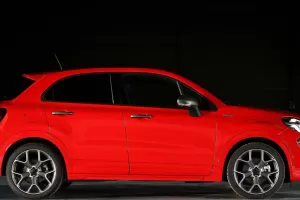Fiat chystá konkurenci pro Volkswagen T-Roc Cabriolet. 500X přijde o střechu
