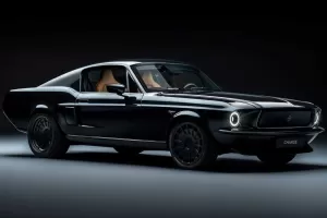 Ford Mustang z roku 1967 se vrací jako nové auto. Místo V8 dostal dva elektromotory