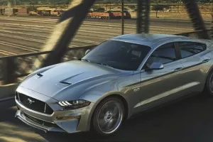 Ford uvažuje o čtyřdveřovém Mustangu. Má dostat osmiválec s turbem