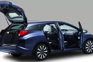 Honda Civic Tourer vypadá jako koncept a má větší kufr než Octavia