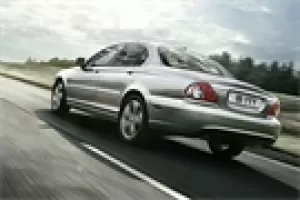 Jaguar X-Type dostal pro nový modelový rok facelift